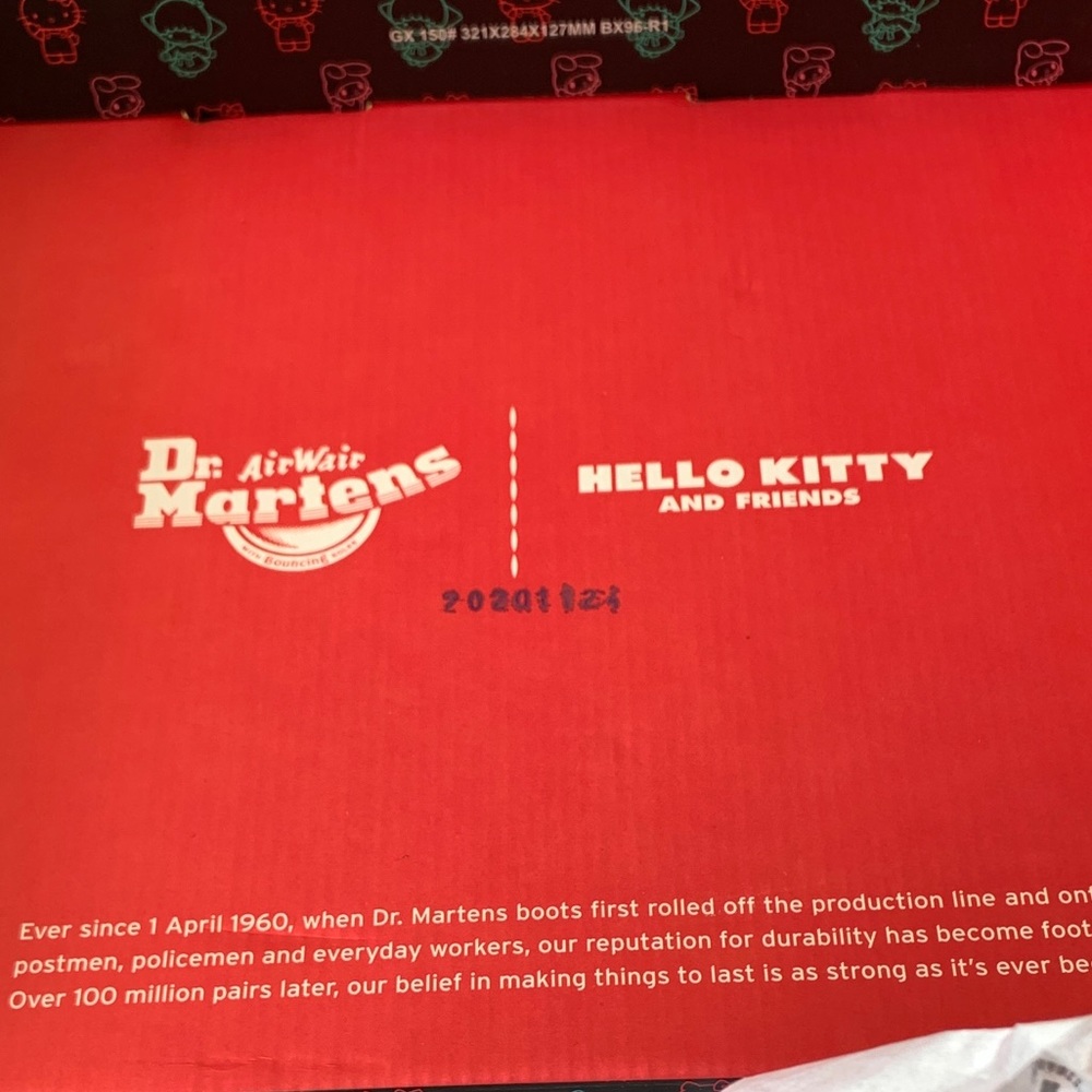 New Hello Kitty & Friends x Dr. Martens Jadons - Picture 11 of 11